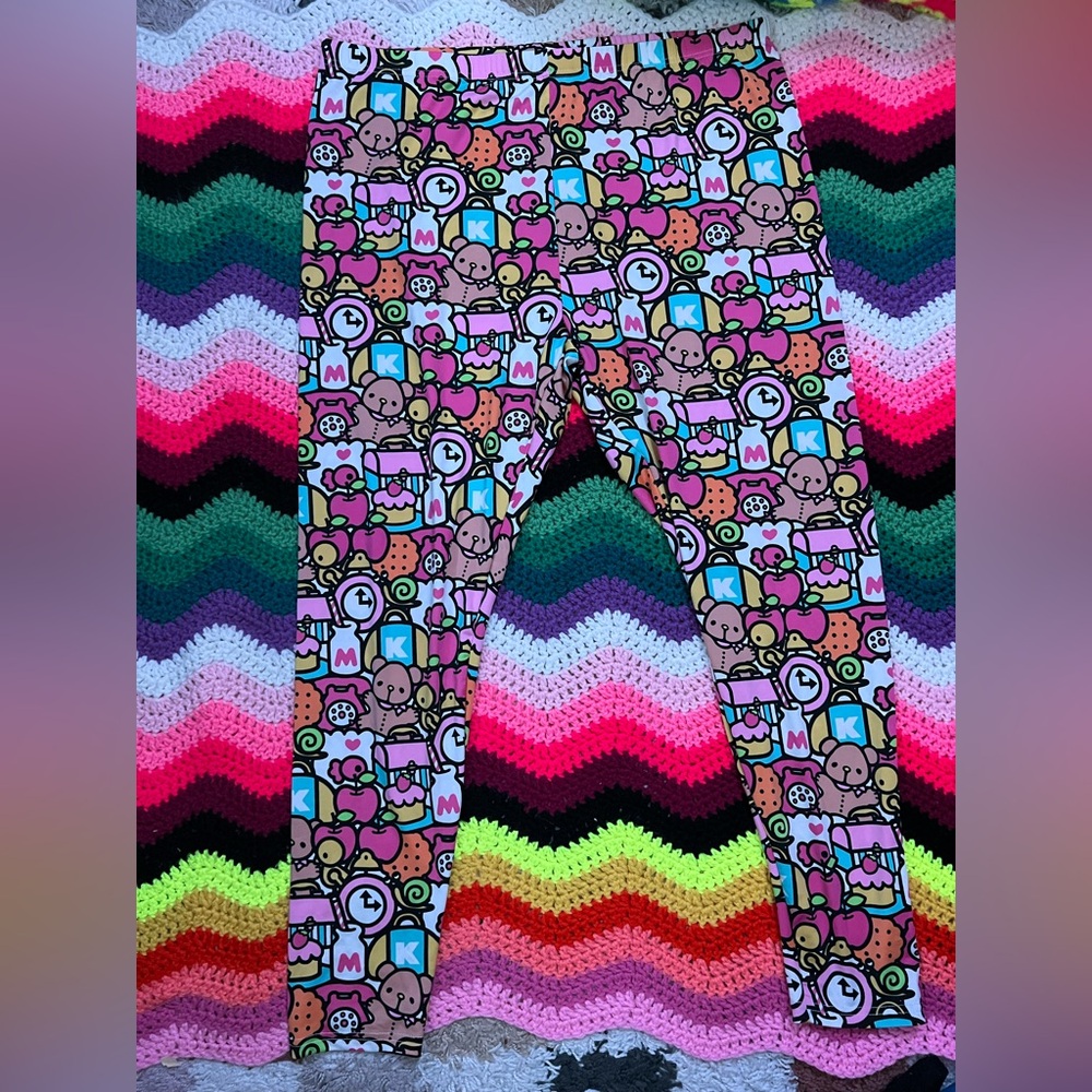 🧶3/$20 Hello Kitty Collage Leggings